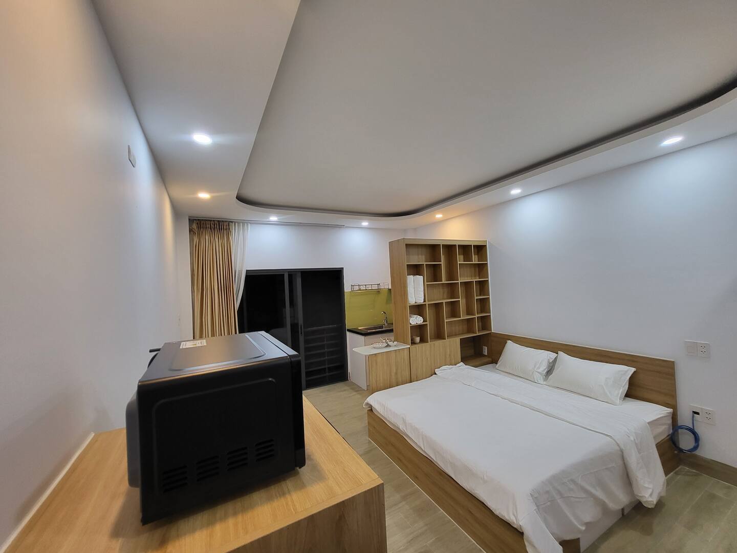 Phòng nhìn từ phía tivi.